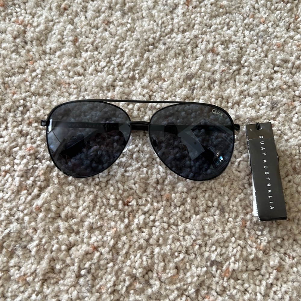 Quay Vivienne aviators
